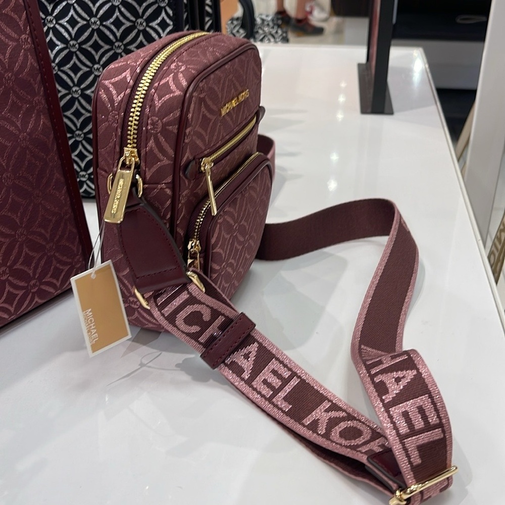 Michael Kors Jet Set Medium Signature Logo Crossbody Bag
Oxblood Multi Jacquard - Picture 12 of 16